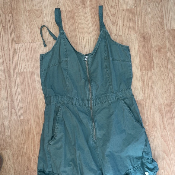 Universal Thread Army / Olive Green Sleeveless Cargo Jumpsuit Size Medium - Picture 5 of 8